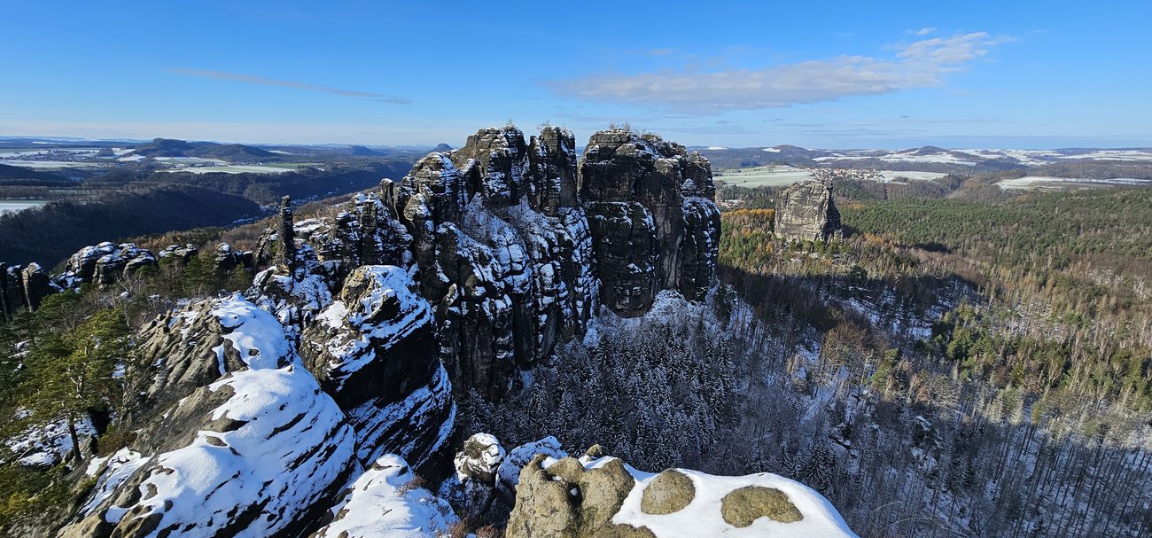 Seilschaft am Sandsteingipfel – gemeinsames, sicheres Klettern
